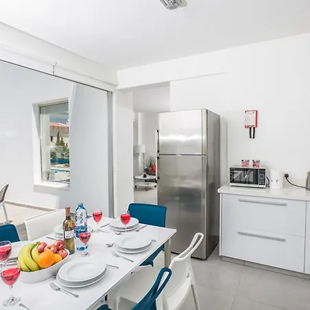 The Complete Guide To Renting Your Exclusive Holiday In With Private Pool And Close To The Beach 1551 Πρωταράς